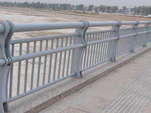 橋梁欄杆（gǎn）